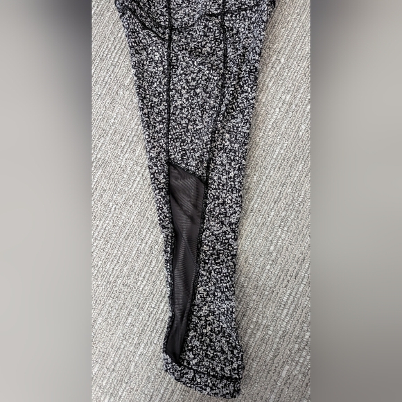 Lululemon Sole Training Cropped Leggings Daisy Dust Alpine White/Black - Picture 7 of 15